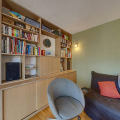 loading blurry tour image