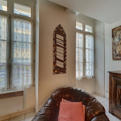 loading blurry tour image