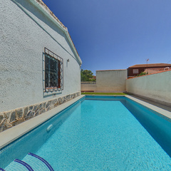 loading blurry tour image