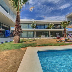 loading blurry tour image