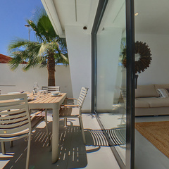 loading blurry tour image