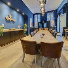 loading blurry tour image