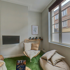 loading blurry tour image