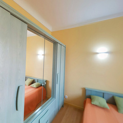 loading blurry tour image