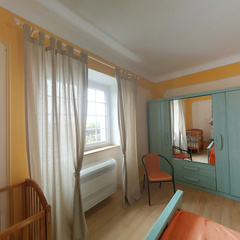 loading blurry tour image