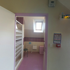 loading blurry tour image