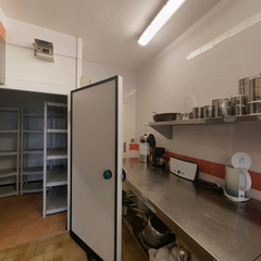 loading blurry tour image