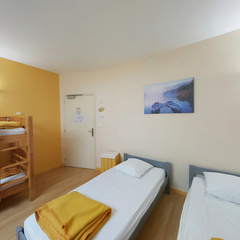 loading blurry tour image