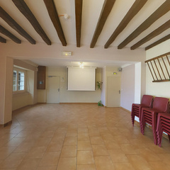 loading blurry tour image