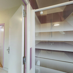 loading blurry tour image