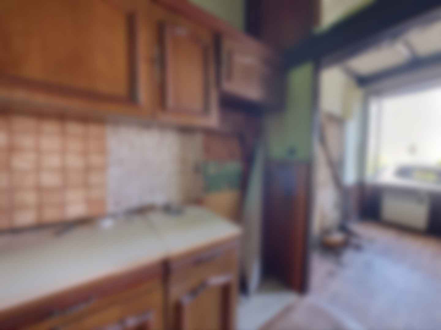 loading blurry tour image