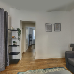 loading blurry tour image