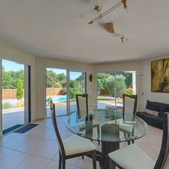 loading blurry tour image