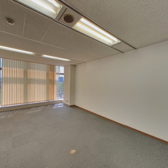 loading blurry tour image