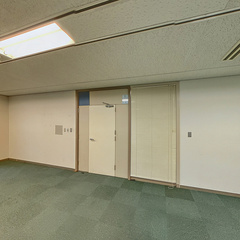 loading blurry tour image