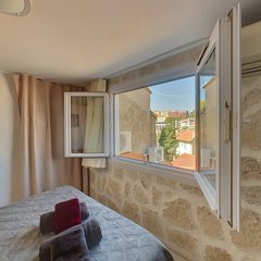 loading blurry tour image