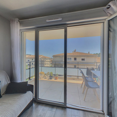 loading blurry tour image