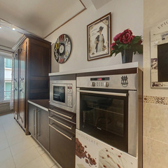 loading blurry tour image