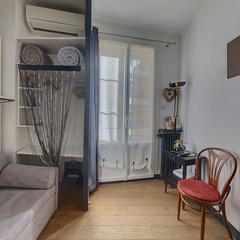 loading blurry tour image