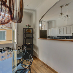 loading blurry tour image