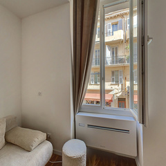 loading blurry tour image