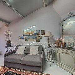 loading blurry tour image