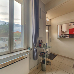 loading blurry tour image