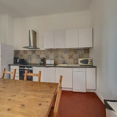 loading blurry tour image