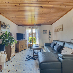 loading blurry tour image