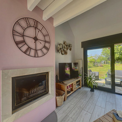 loading blurry tour image