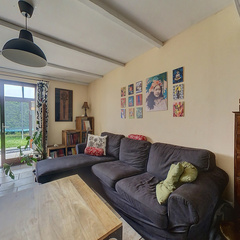 loading blurry tour image