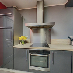 loading blurry tour image