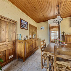 loading blurry tour image