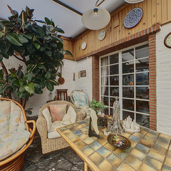 loading blurry tour image