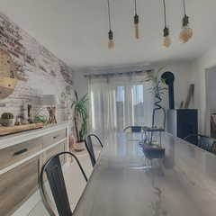 loading blurry tour image