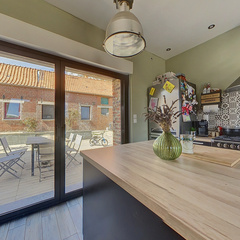 loading blurry tour image