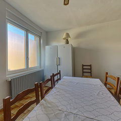 loading blurry tour image