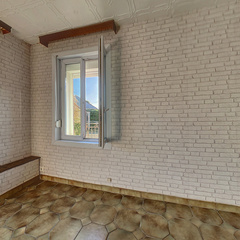 loading blurry tour image