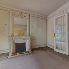 loading blurry tour image