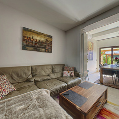 loading blurry tour image