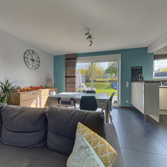 loading blurry tour image