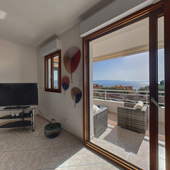 loading blurry tour image