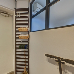 loading blurry tour image