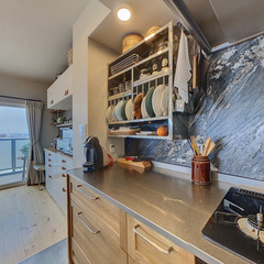 loading blurry tour image