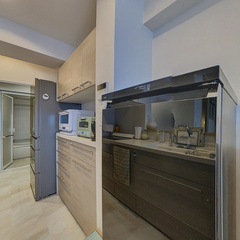 loading blurry tour image