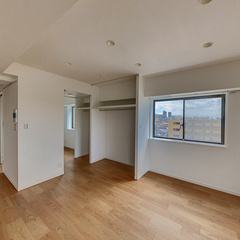 loading blurry tour image