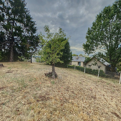 loading blurry tour image