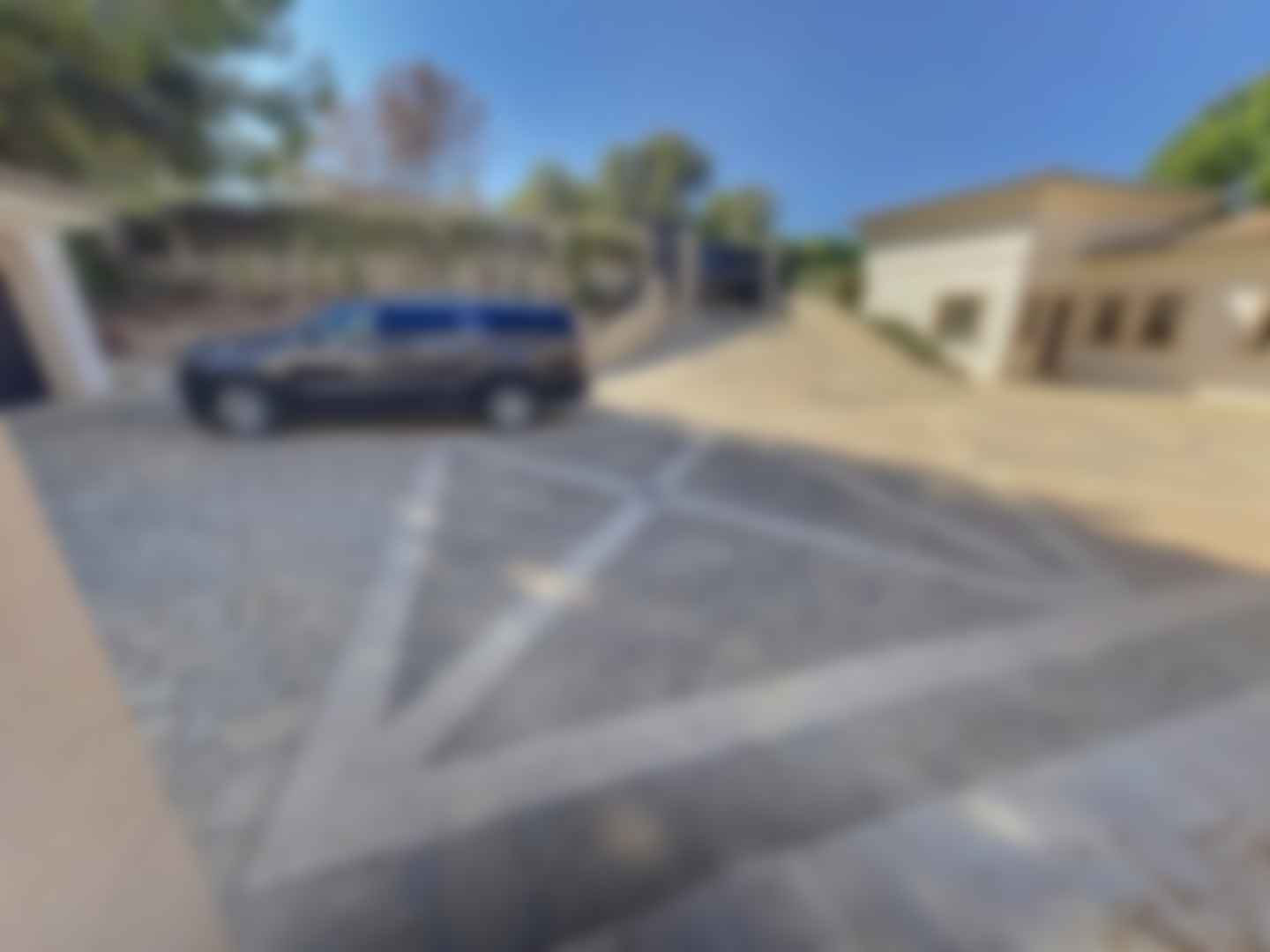 loading blurry tour image
