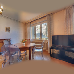 loading blurry tour image