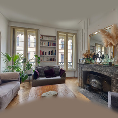 loading blurry tour image